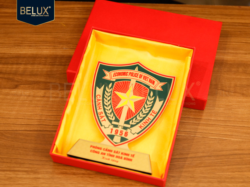 Lô 105 Biểu trưng Phòng Cảnh Sát Kinh Tế Công An Tỉnh Hòa Bình cao 18cm bằng đồng thiết kế theo yêu cầu